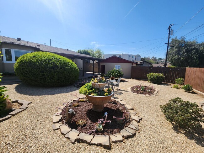 Building Photo - 4950 Rosehedge Dr