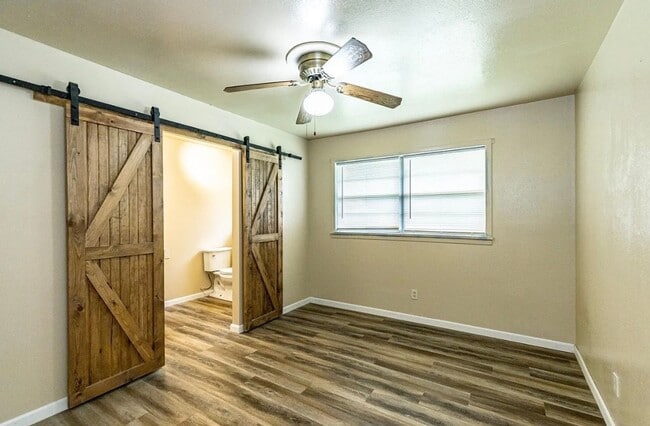 Building Photo - Spacious 4 bedroom 2 bathroom close to Texas Tech!