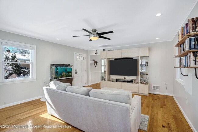 Building Photo - 180 Cliftwood Rd