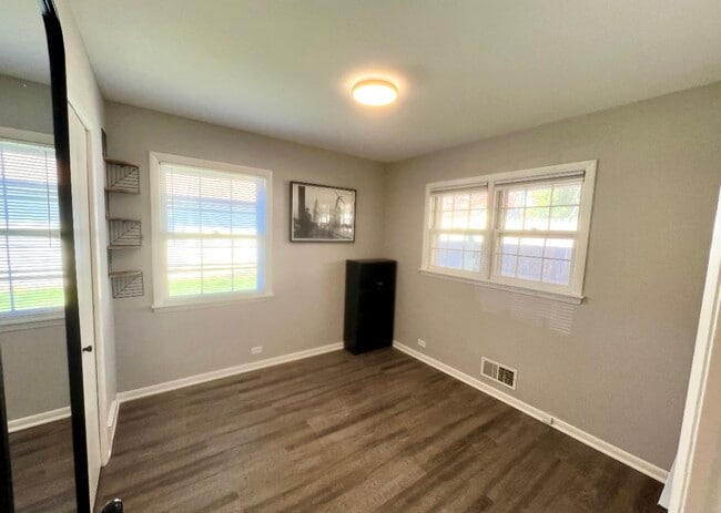 Building Photo - 104 Michigan Ave