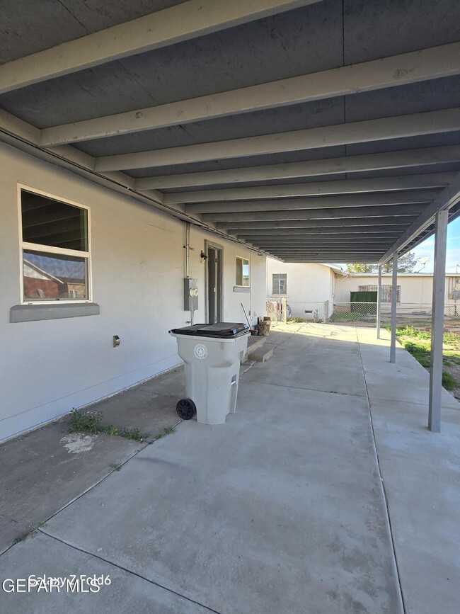 Building Photo - 8051 Algerita Ct