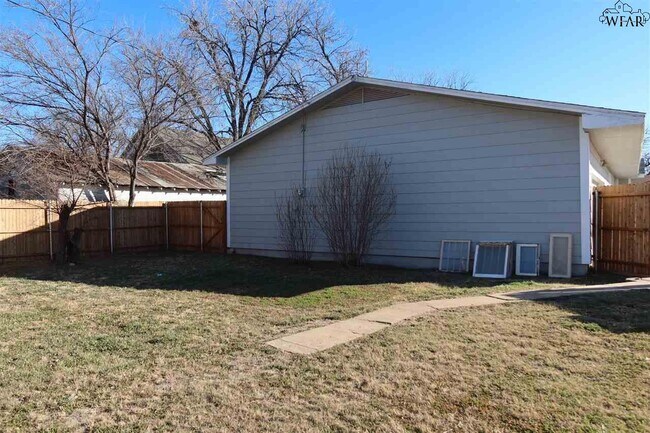 Building Photo - 707 N Foley St