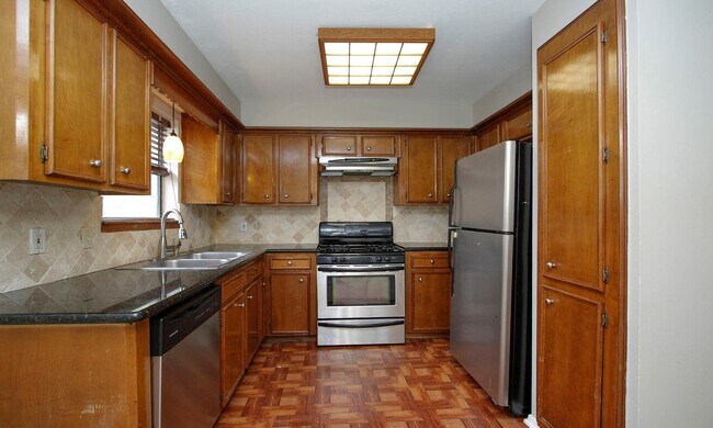 Building Photo - 1 Greeningdon St