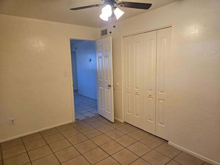 Building Photo - 10840 N 15th Ave