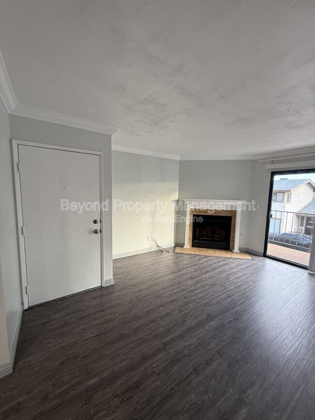 Building Photo - 8535 Paradise Valley Rd