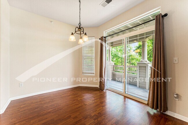 Building Photo - Charming condo with Central AC and 1 Car G...