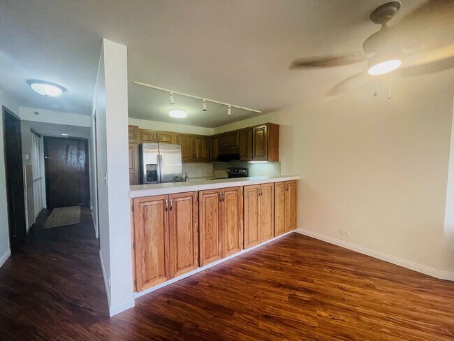 Building Photo - Commodore Condo Hawaii Kai