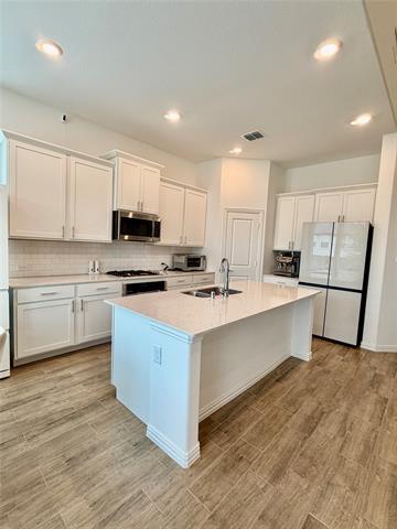 Building Photo - 3161 Ridgelake Way