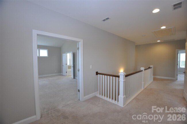 Building Photo - 1004 Sterling Dr