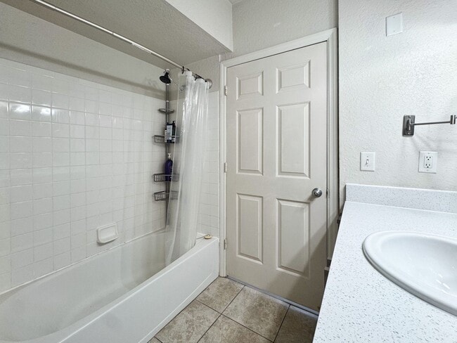 Building Photo - The Grande Downtown - REMODELED 1 Bedroom Available for rent NOW!