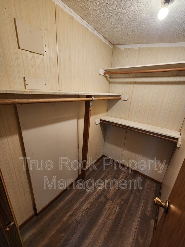 Building Photo - 10916 County Rd 1515