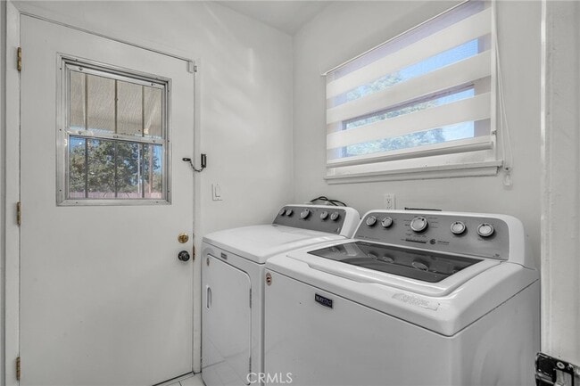 Building Photo - 6139 Tampa Ave