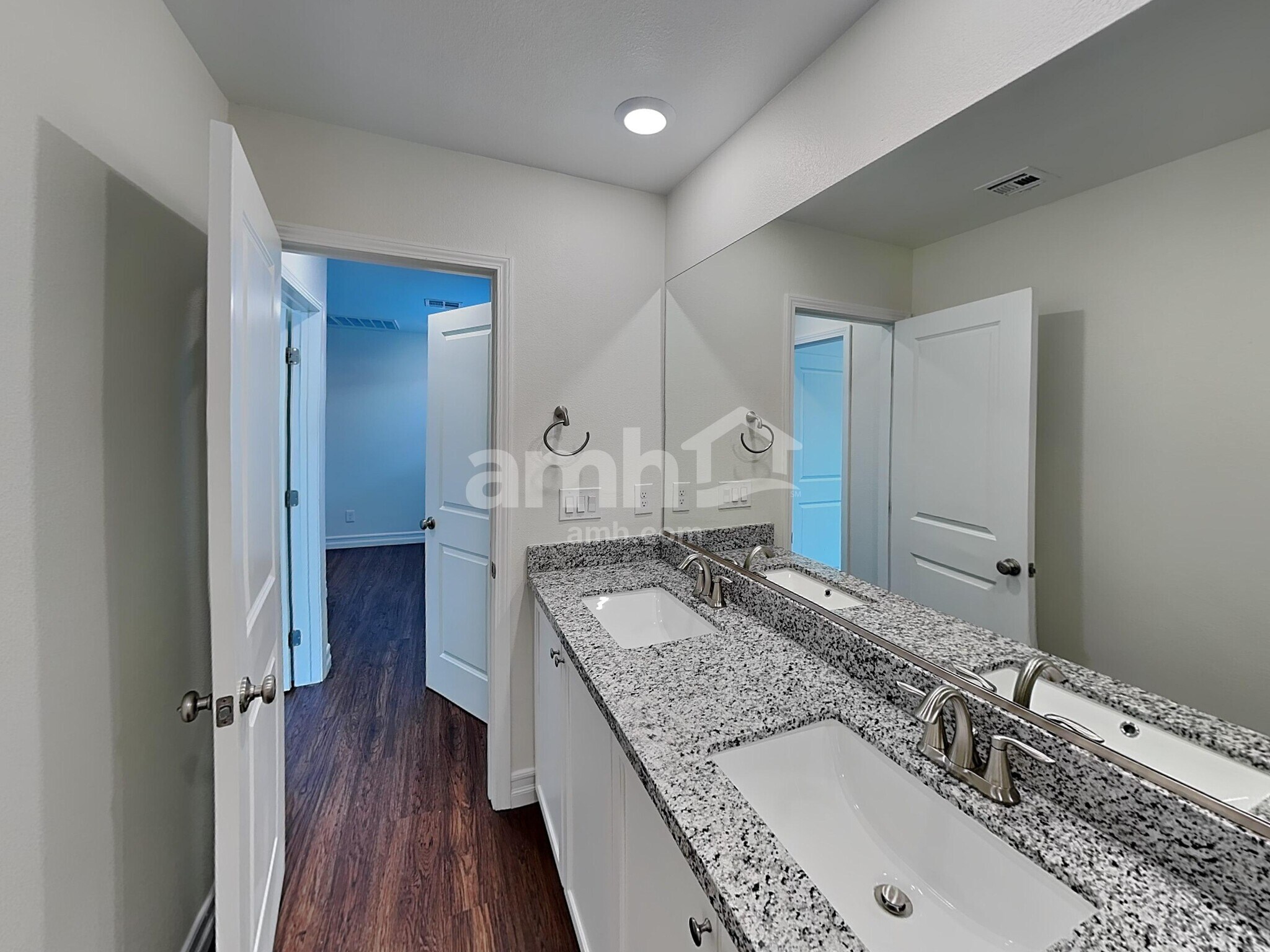 Building Photo - 6138 W Haleh Ave