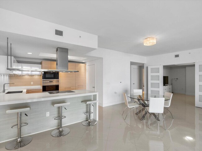 Building Photo - 17301 Biscayne Blvd