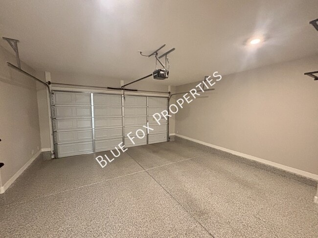 Building Photo - 1048 E Descent St