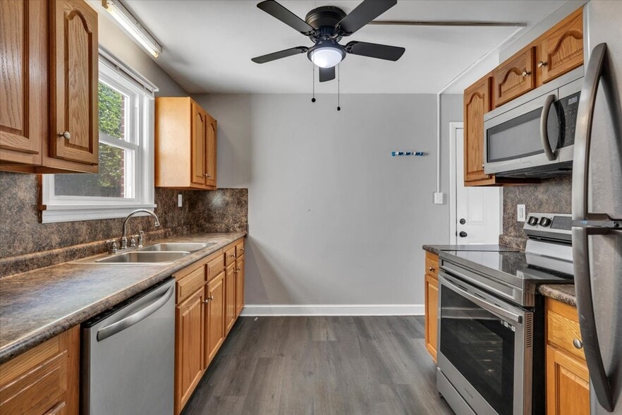 KITCHEN W/ DESIGNER CEILING FAN! - 2413 Memorial Ave SW