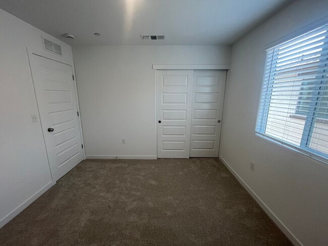 Building Photo - 12663 Ironbow Wy