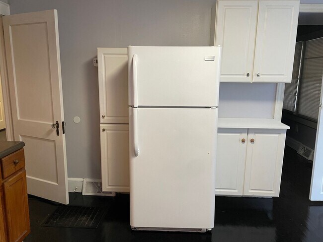 Building Photo - 1098