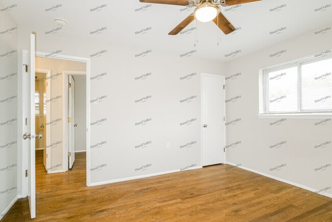 Building Photo - 6714 Village Square Dr