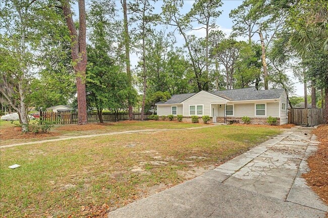Building Photo - 2204 Mason Dr