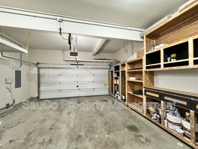 Building Photo - 255 NE 74th Ave