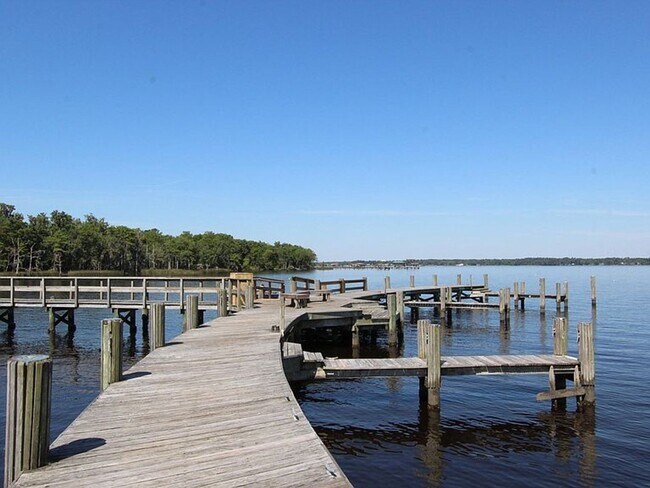 Building Photo - Fall Head Over Heels for this 4 bedroom, 3...