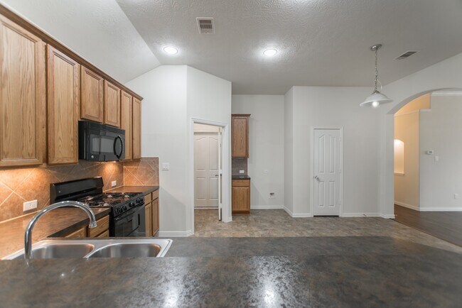 Building Photo - 25531 Forest Springs Lake