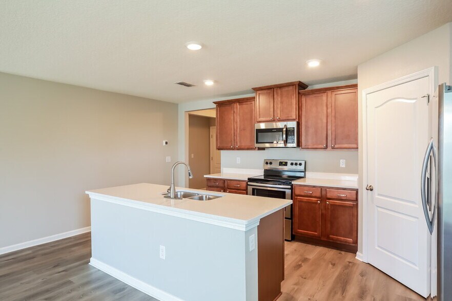 Building Photo - 2096 Pebble Point Dr