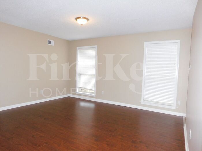 Building Photo - 2493 Tarbet Dr
