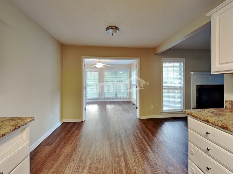 Building Photo - 5 Stonington Way