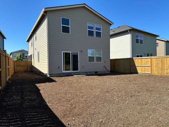Building Photo - 4 bedroom 2.5 bathrooms in the beautiful M...