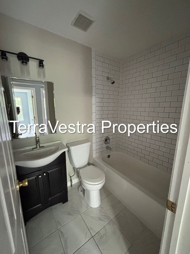 Building Photo - 3 Bed in Pine Hill! Eligible for $500 Security Deposit.