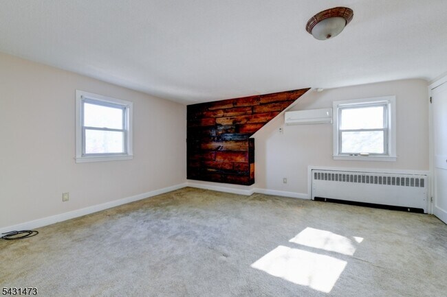 Building Photo - 72 Colonial Dr