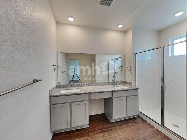 Building Photo - 2723 Spencebrook