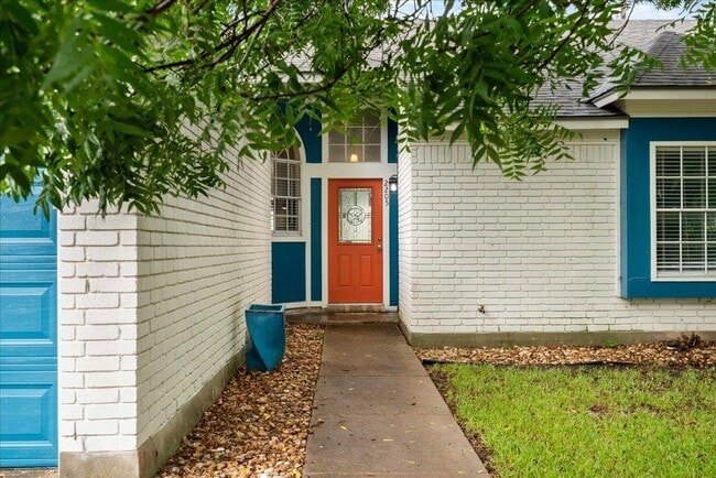 Building Photo - 2205 Cedar Branch Dr