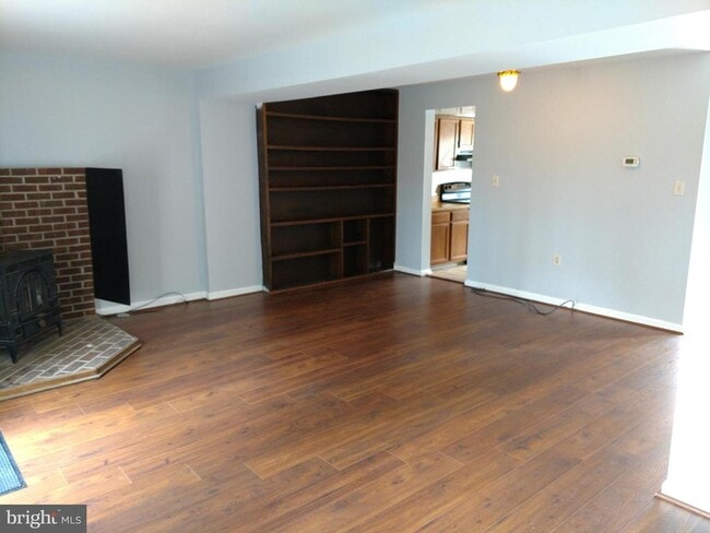 Building Photo - 15205 Streamside Ct