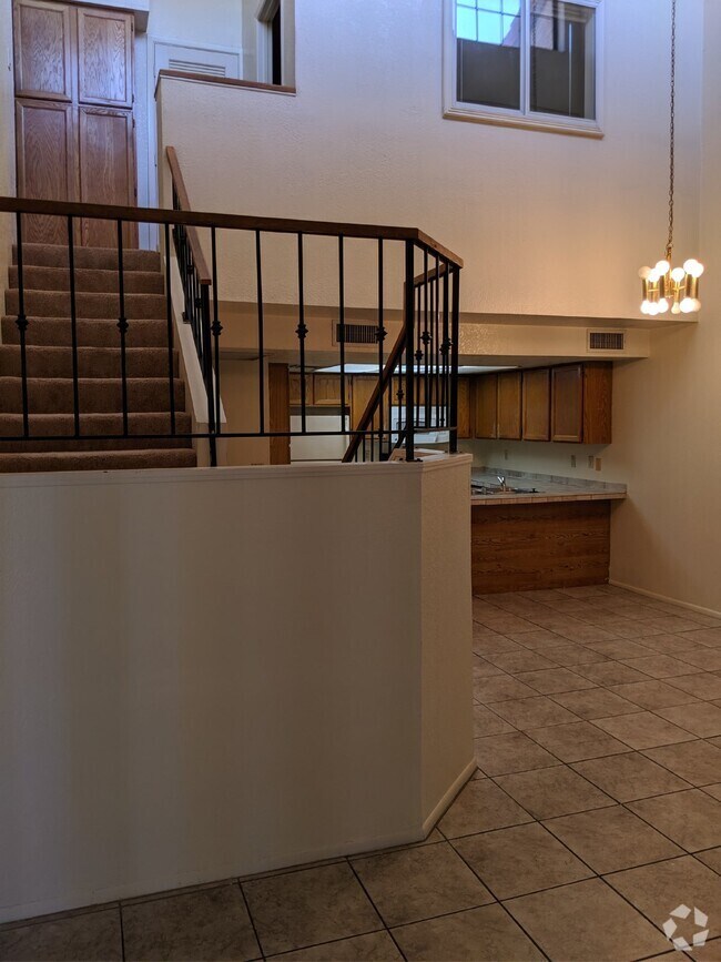 Building Photo - 3 Bedroom Home in Papago! Close to Tempe a...