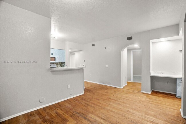 Building Photo - 1008 Belmont Ln