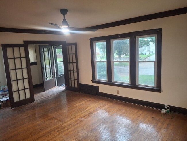 Building Photo - 306 N 71st St