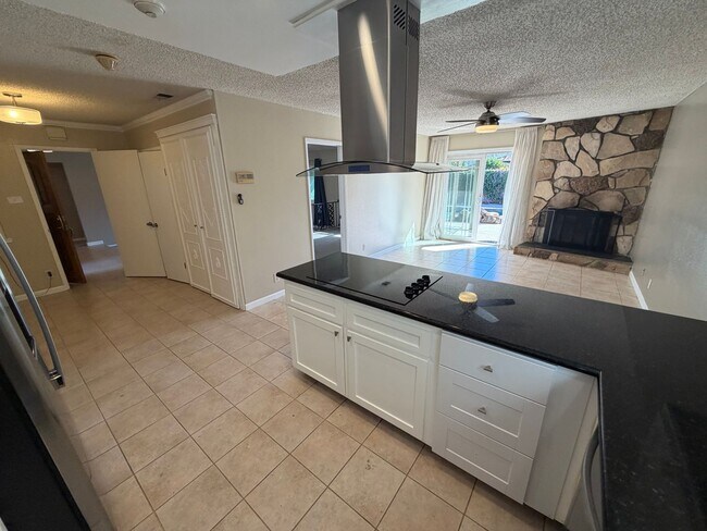 Building Photo - 3 Bedroom | 2 Bathroom | Single family with pool