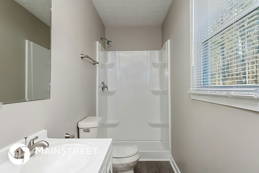 Building Photo - 4975 Manor Dr SW