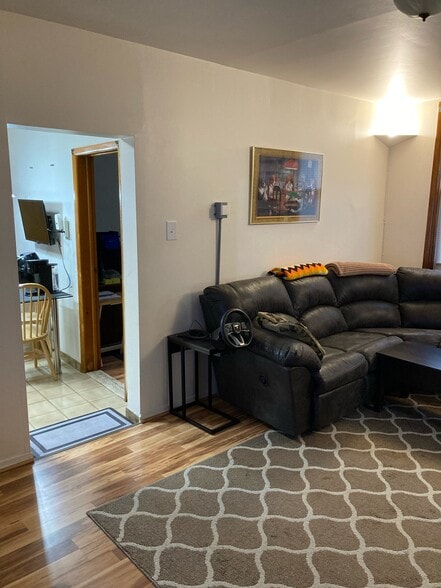 Building Photo - 208 Farnham Ave