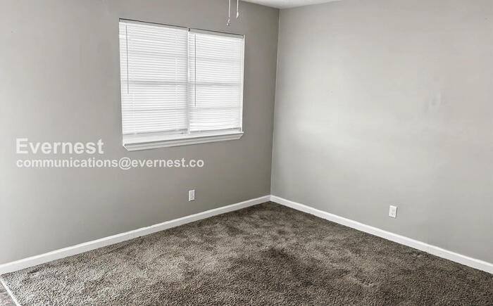 Building Photo - 1346 Vivian St SW