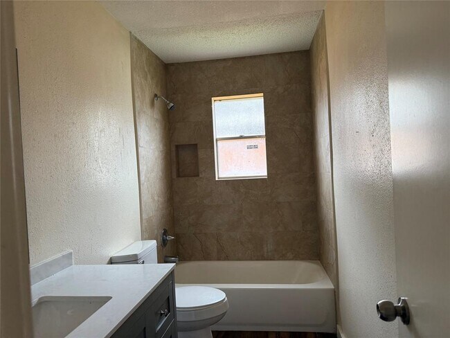 Building Photo - 451 Oakdale Dr