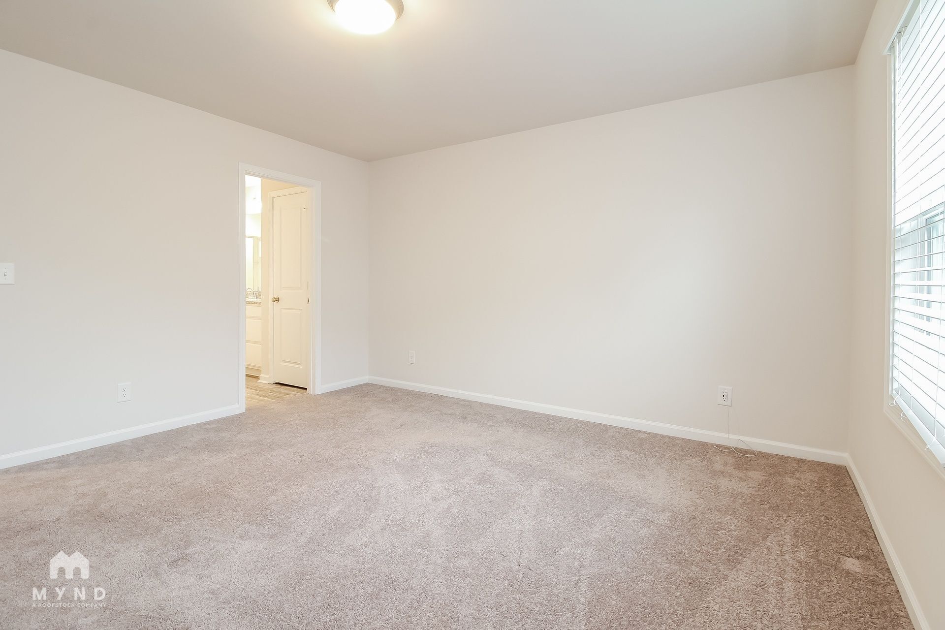 Building Photo - 10 Oak Rose Dr