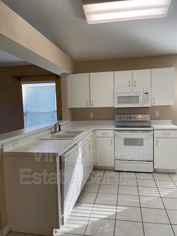 Building Photo - 1930 Grenville Ct