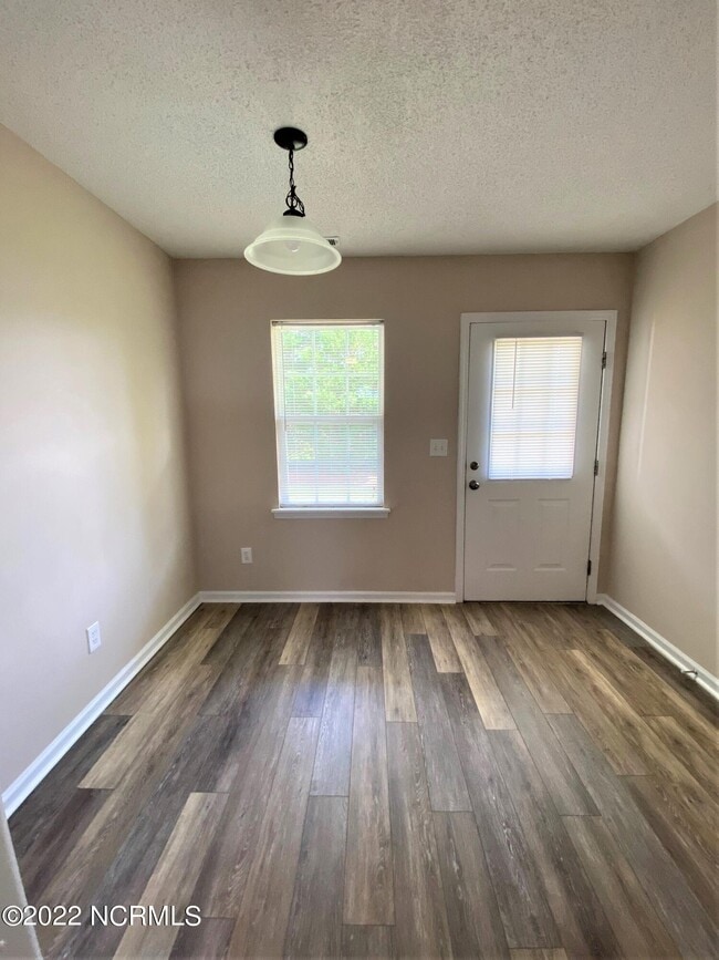 Building Photo - 2119 Hurt Dr