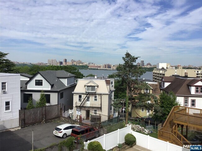 Building Photo - 21 Valley 3 Vly