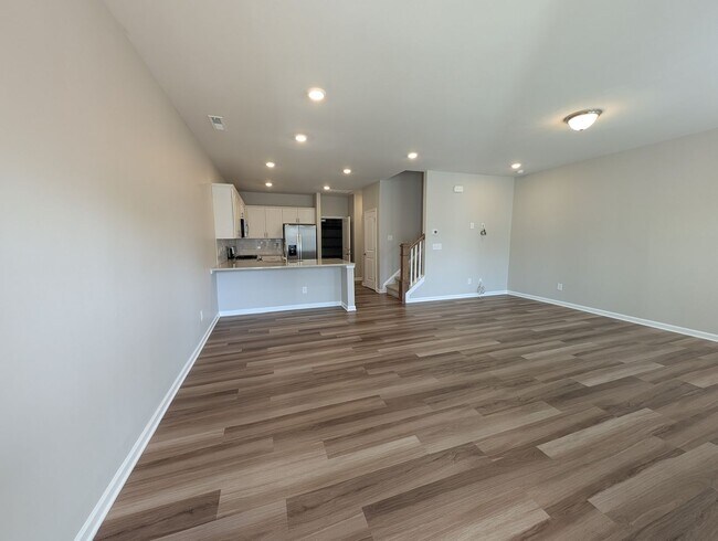 Building Photo - Gorgeous 3 beds, 2.5 bath home located in ...