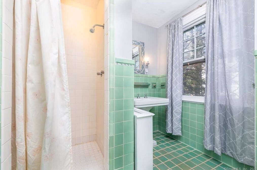 bath/master bedroom - 30 Terry Rd